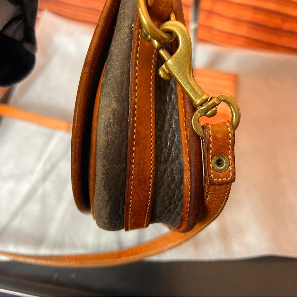 Rare Vintage Dooney & Bourke R51, all weather leather, pebbled, removable straps - Picture 10 of 17